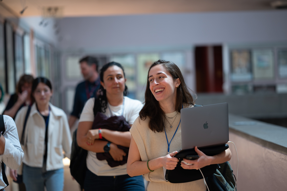 kiva-connect-employee-smile-laptop