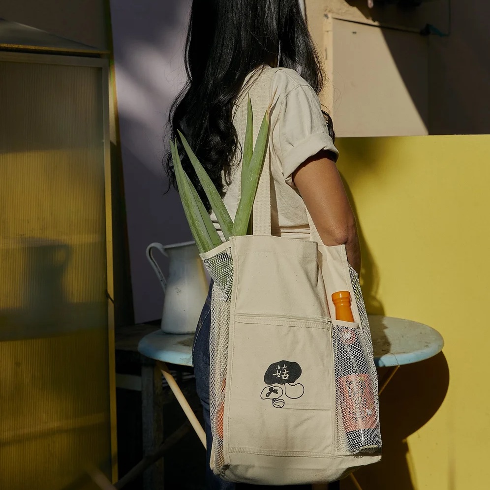 Gu Super Tote Lifestyle - Kiva Gift Guide