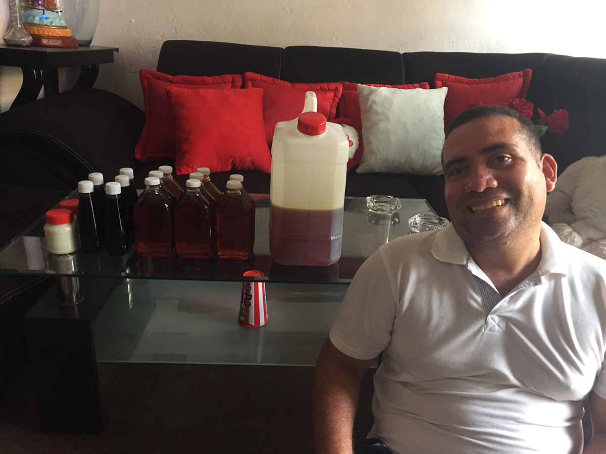 Natural-born entrepreneur in Colombia expands his business with a loan